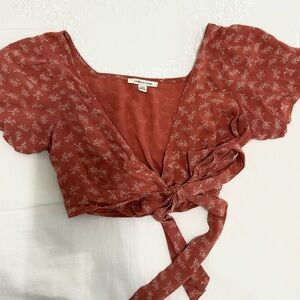 American Eagle pink floral crop top